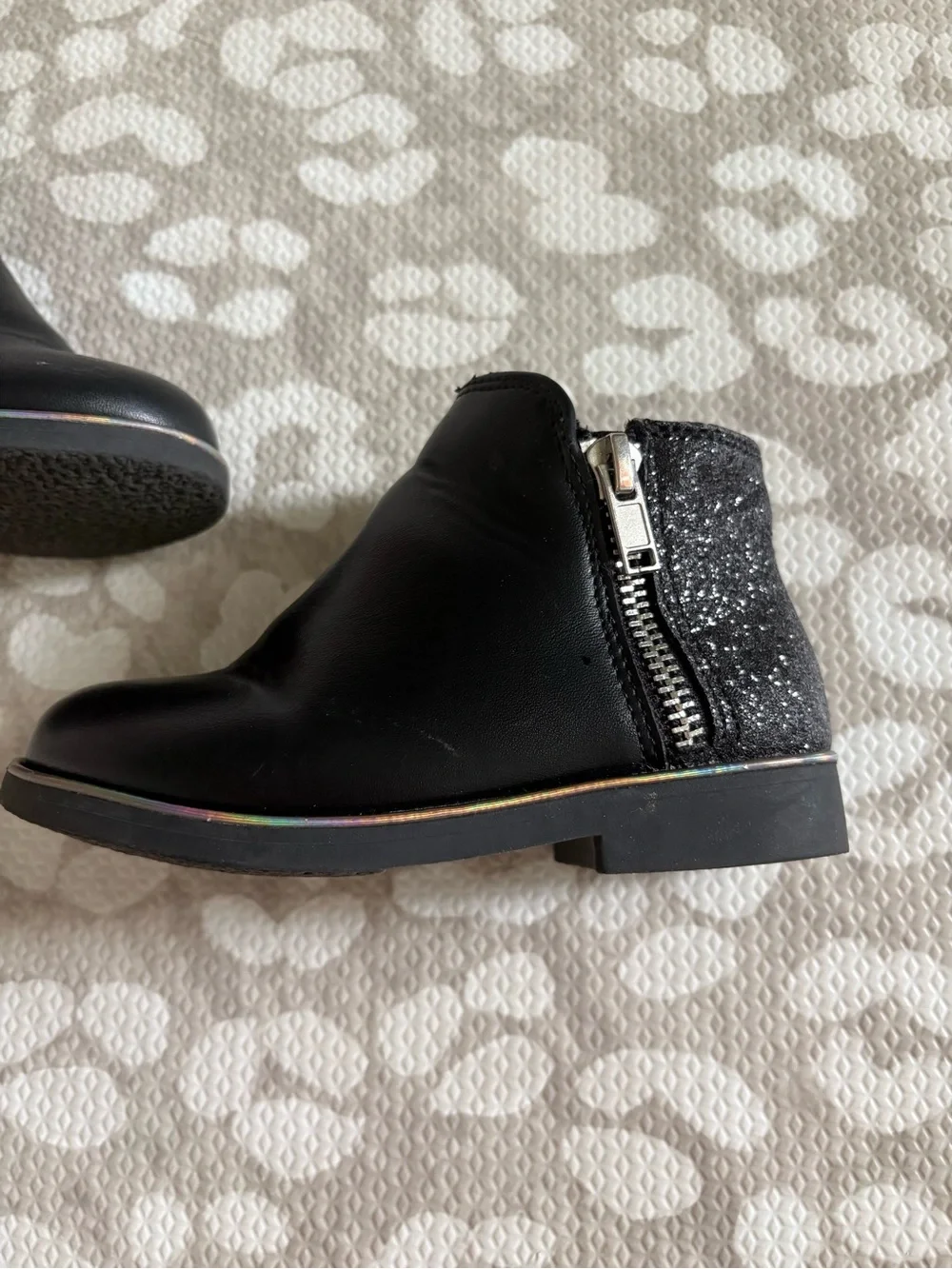 Kelly & Katie euc worn